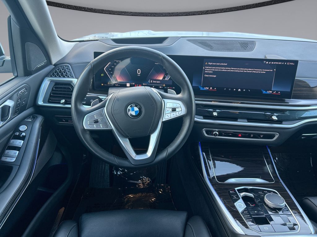 Thumbnail: 2026 BMW X7 - 21