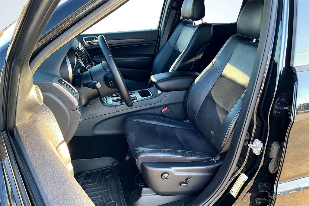 2020 Jeep Grand Cherokee Altitude Black at DeMontrond Auto Country