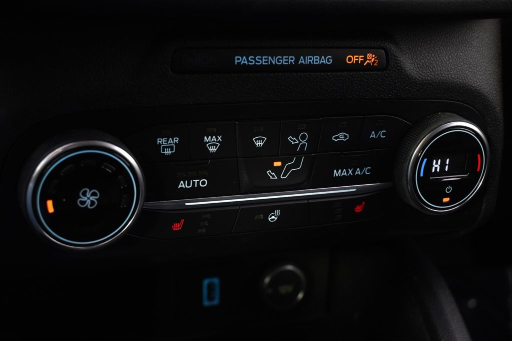 Used 2020 Black Ford SEL image 32