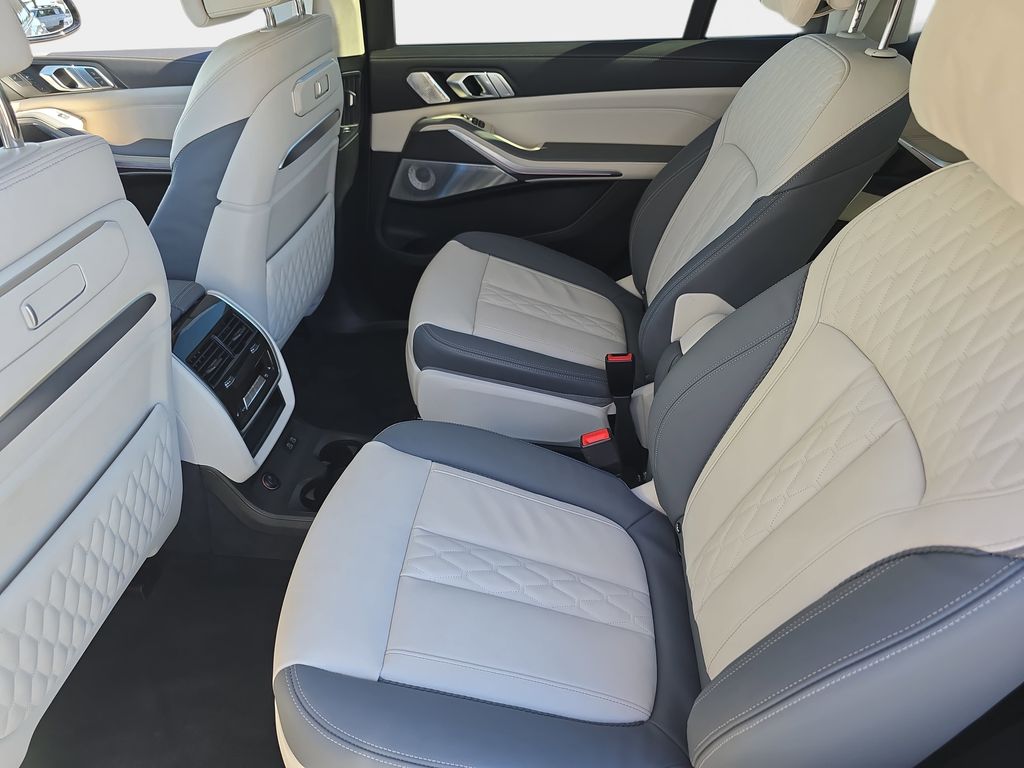 Used 2026 Gray BMW ALPINA XB7 image 19