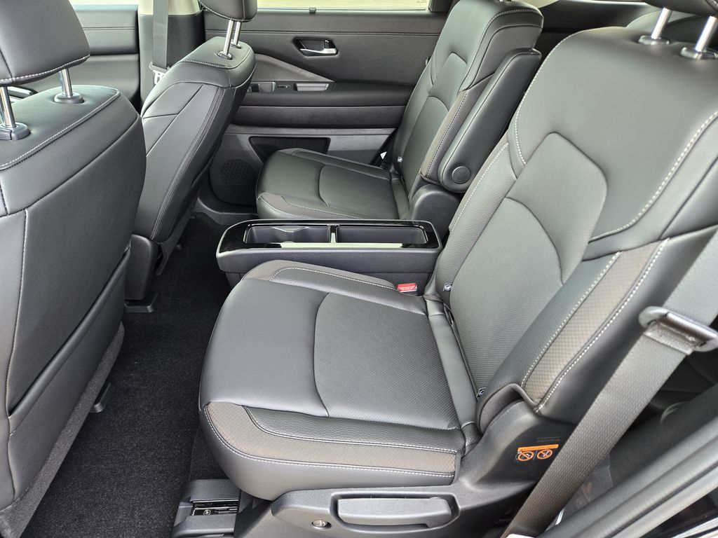 2026 Nissan Pathfinder SL - 8