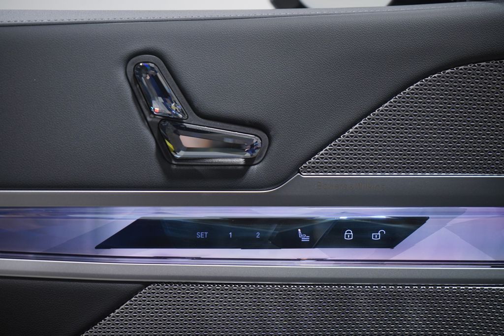 2025 BMW 7 Series 740i 12