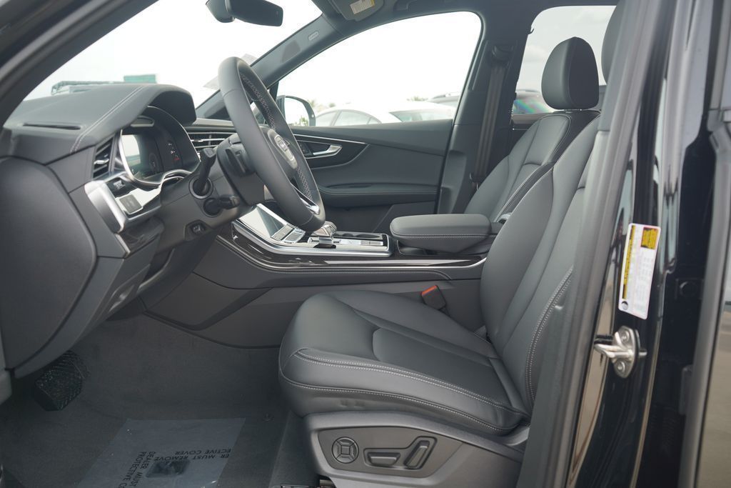 Thumbnail: 2026 Audi Q7 - 5