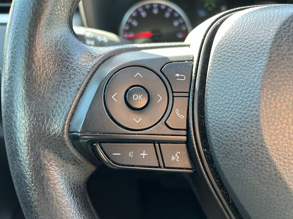 Thumbnail: 2022 Toyota RAV4 - 19