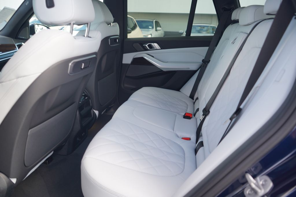 Thumbnail: 2026 BMW X5 - 13