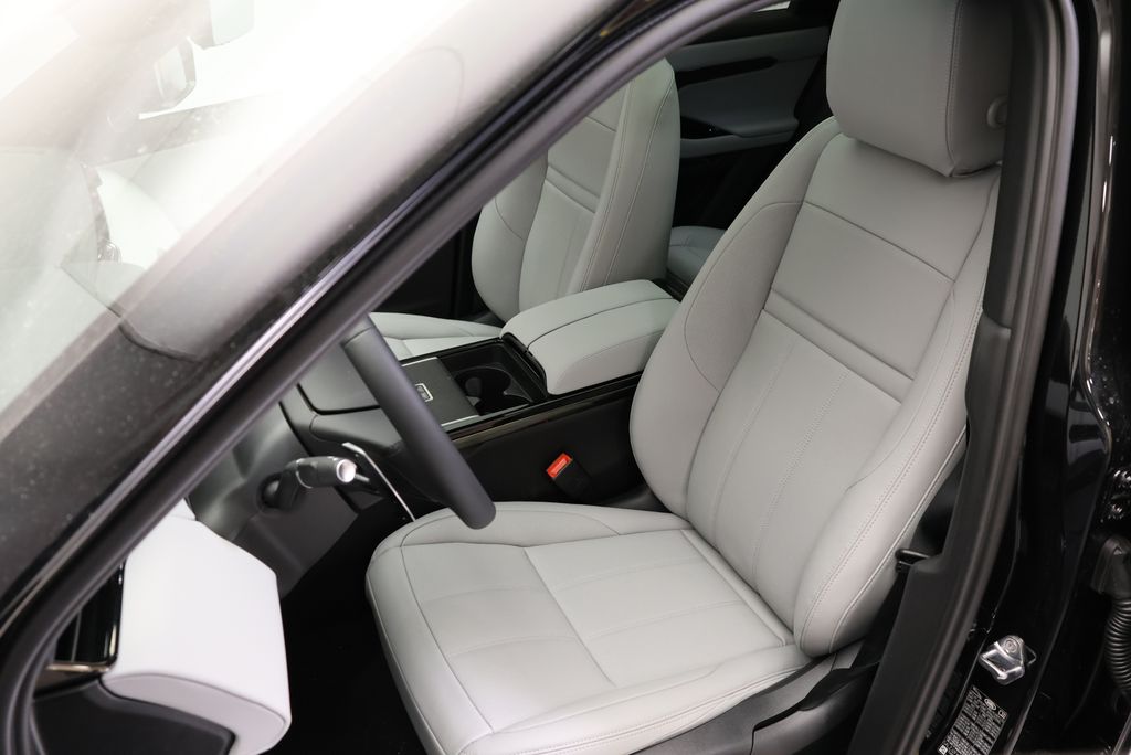 Thumbnail: 2026 Land Rover Range Rover Evoque - 32