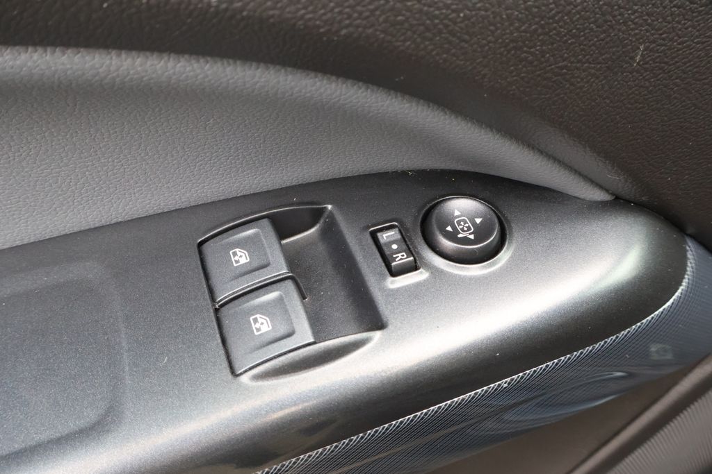 Thumbnail: 2018 Chevrolet Colorado - 21