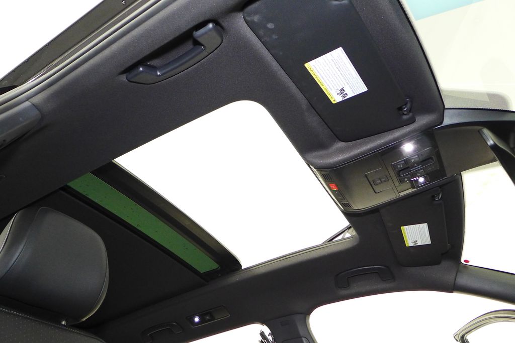 Thumbnail: 2023 Volkswagen Tiguan - 18