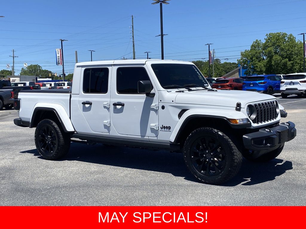 2025 Jeep Gladiator Nighthawk Auto's photo