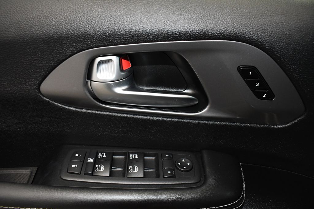 Used 2026 Black Chrysler Select image 18