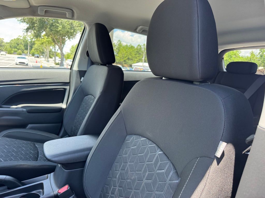 2025 Mitsubishi Outlander Sport ES photo 22