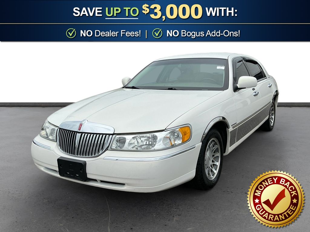 White 2002 Lincoln Town Car Signature Sedan Rear-Wheel Drive 4-Speed Automatic