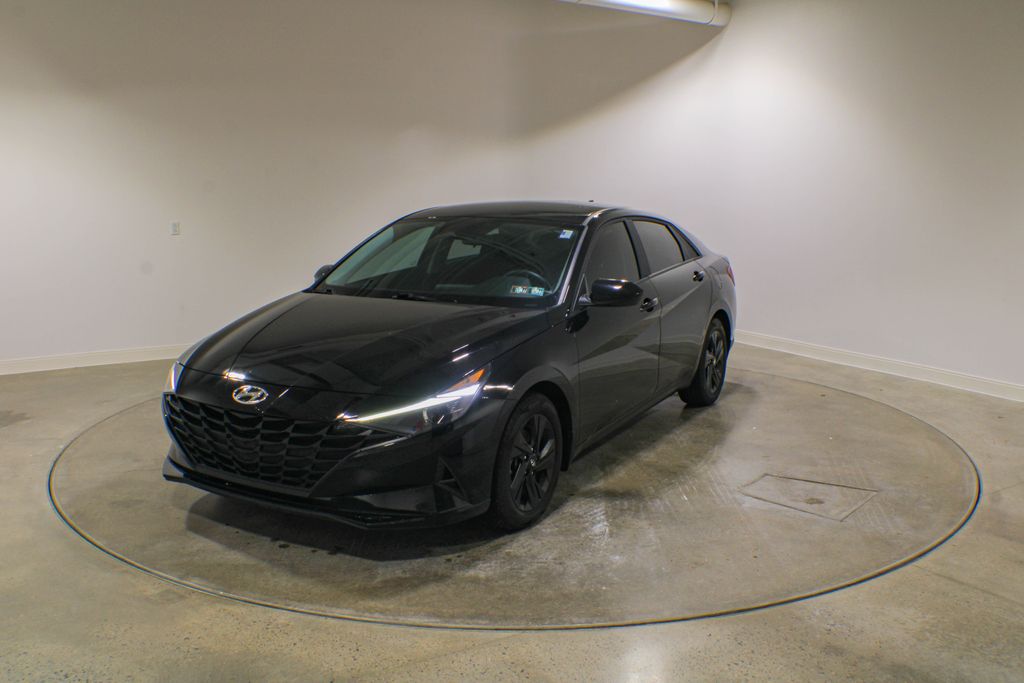 Phantom Black 2023 Hyundai Elantra SEL FWD Sedan Front-Wheel Drive Continuously Variable Transmission