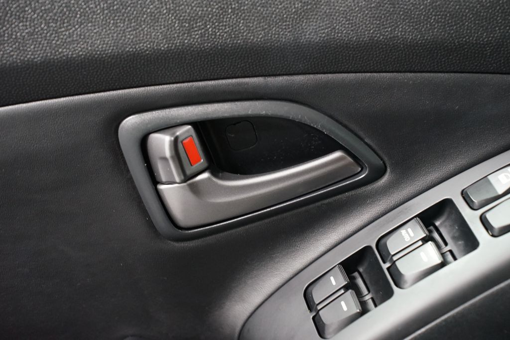 Thumbnail: 2015 Hyundai Tucson - 30