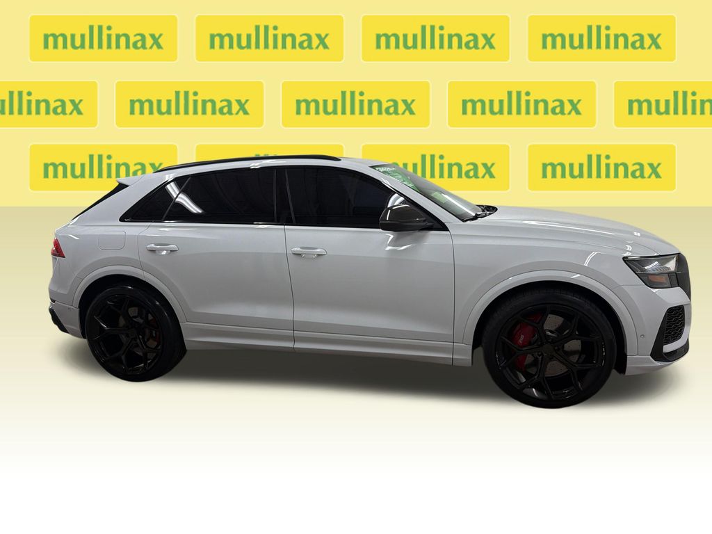 Used 2023  Audi 4.0T image 2