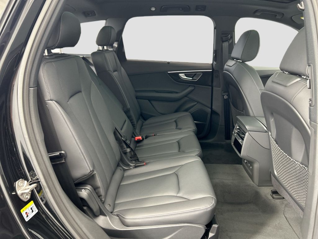 Thumbnail: 2026 Audi Q7 - 22