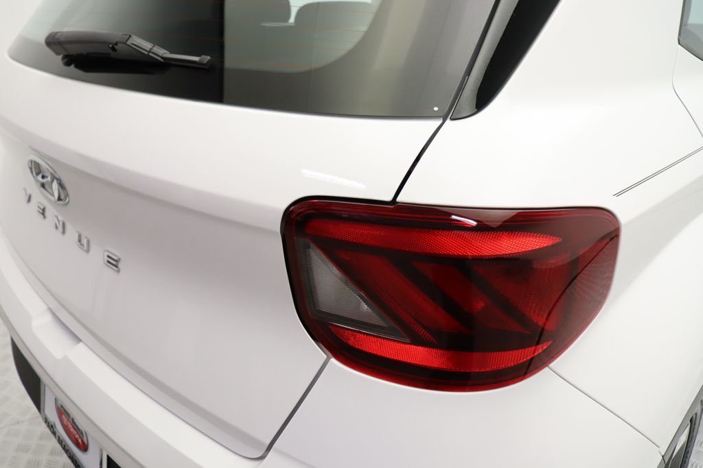 Thumbnail: 2023 Hyundai Venue - 9