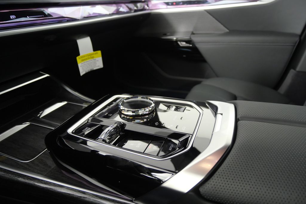 Thumbnail: 2025 BMW i7 - 23