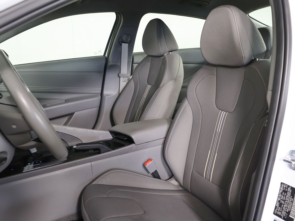 Certified Used 2025 White Hyundai SEL Sport image 23