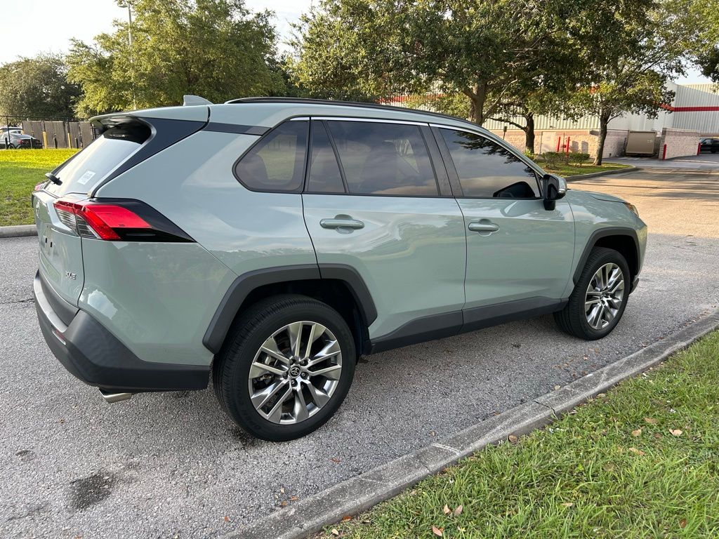 Thumbnail: 2022 Toyota RAV4 - 3