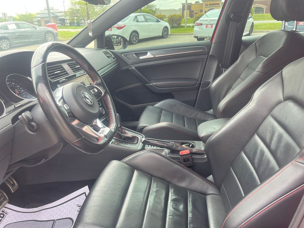 2021 Volkswagen Golf Gti 2.0T SE photo