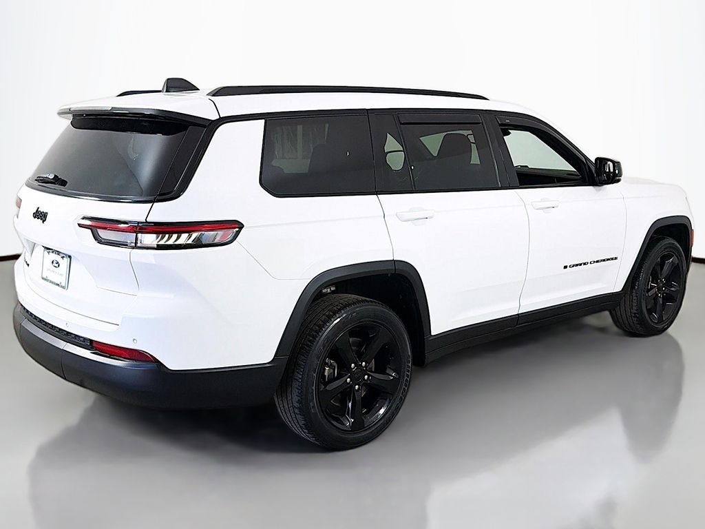 Used 2021 White Jeep Altitude image 12