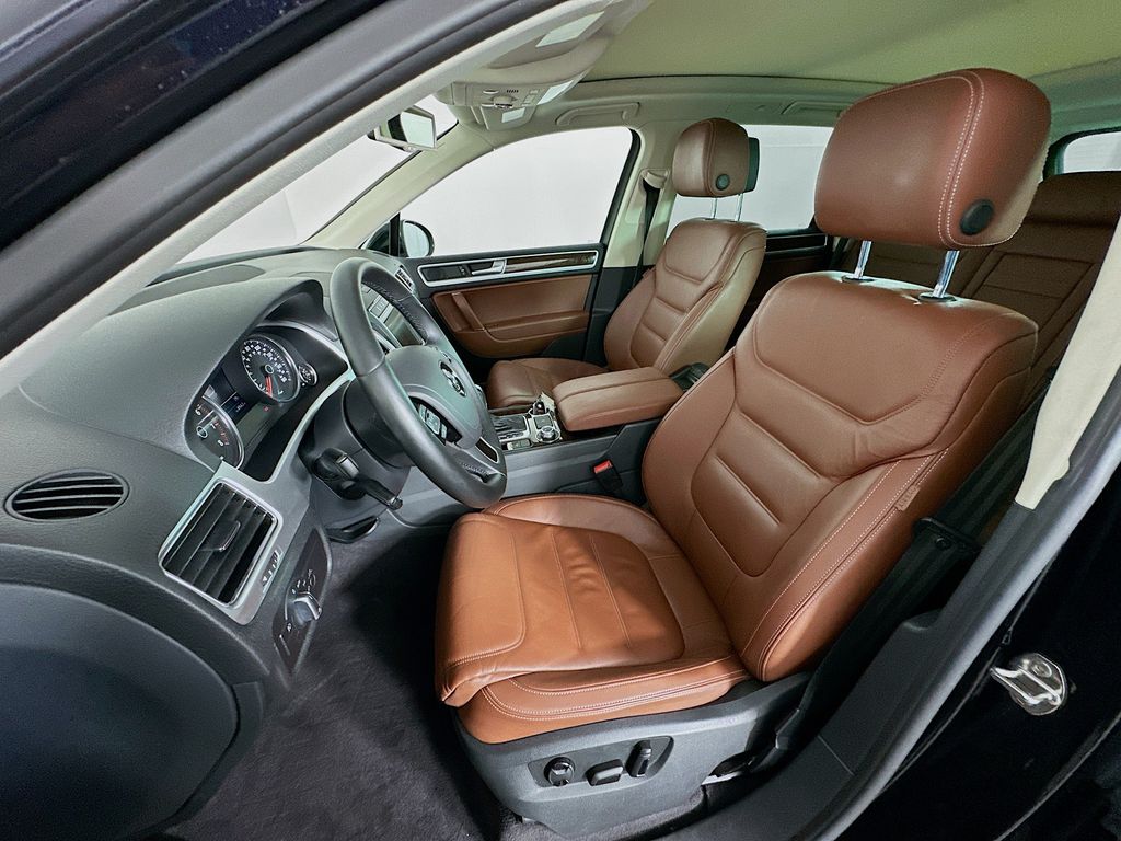Thumbnail: 2015 Volkswagen Touareg - 22
