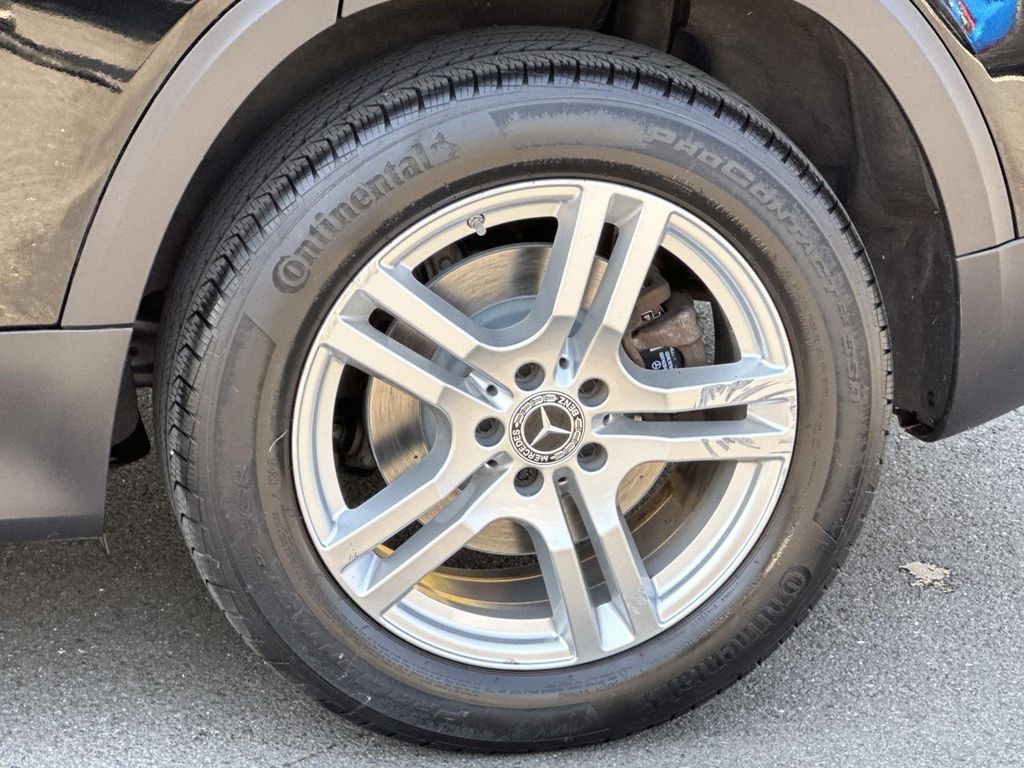 Thumbnail: 2022 Mercedes-Benz GLB - 16