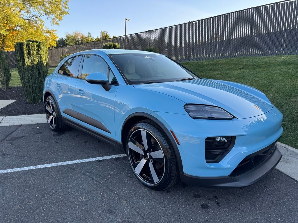 2024 Porsche Macan T 32