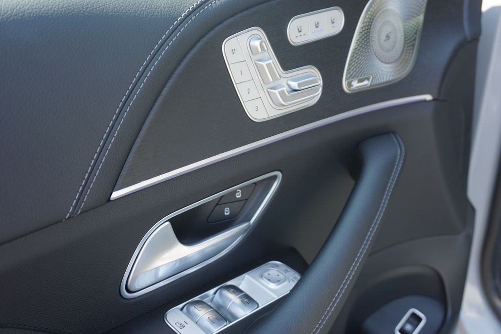 Thumbnail: 2025 Mercedes-Benz GLS - 21