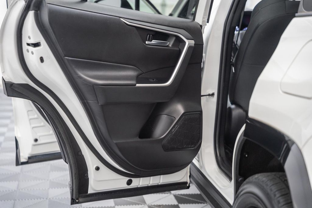 ToyotaRAV4 Hybrid39