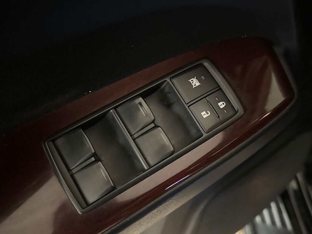 Used 2016 Black Lexus 460 Luxury image 18
