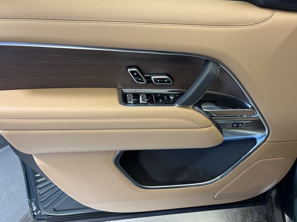 Thumbnail: 2026 Land Rover Range Rover - 11