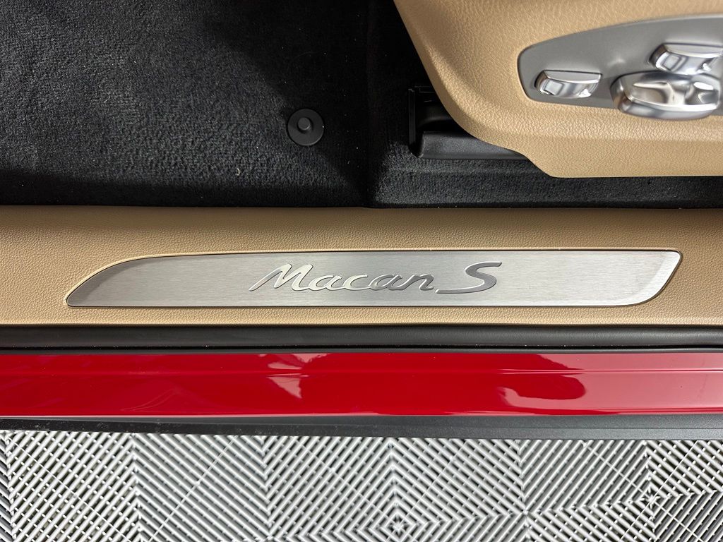 Thumbnail: 2026 Porsche Macan - 21
