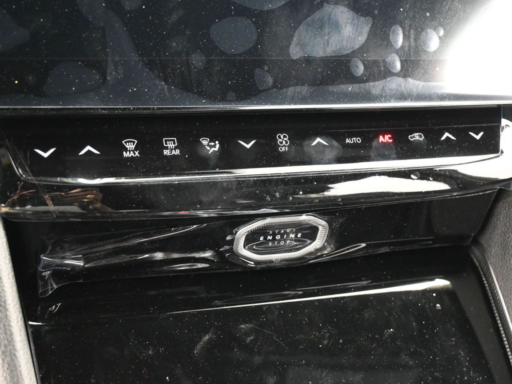 New 2026 Diamond Black Crystal Pearlcoat Jeep Laredo image 19