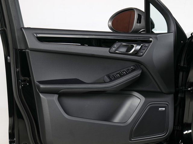 New 2026 Black Porsche T image 29
