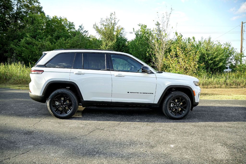 New Car 2025 Jeep Grand Cherokee  Altitude For Sale Under $40,000 In Taylor, Texas