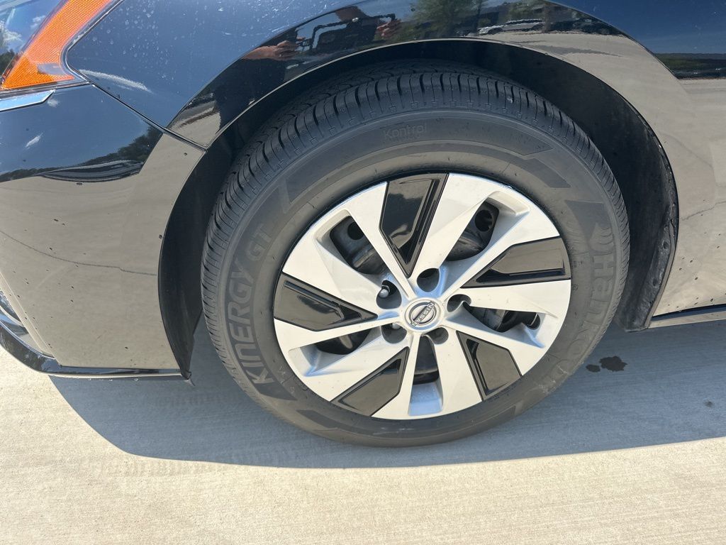 2024 Super Black Clearcoat Nissan Altima 2.5 S FWD Sedan