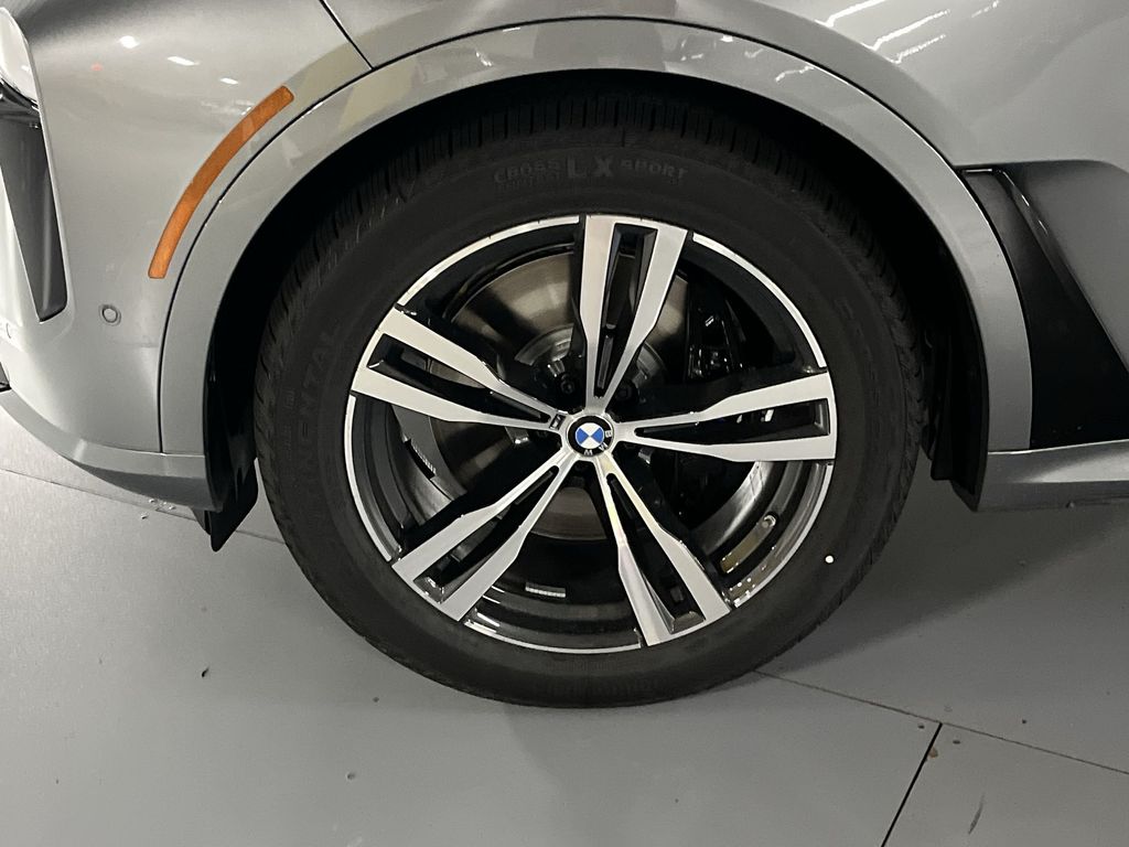 Thumbnail: 2026 BMW X7 - 10