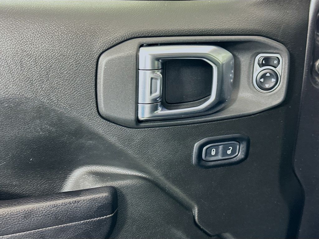 Thumbnail: 2024 Jeep Gladiator - 17