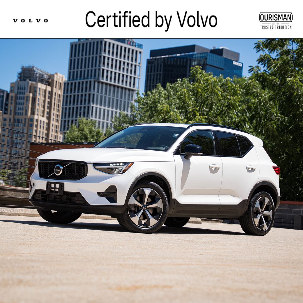 2024 Volvo XC40 B5 Core