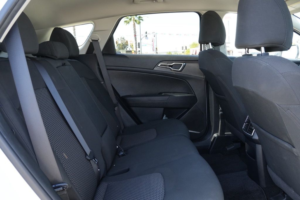 2025 Kia Sportage LX - Photo 16