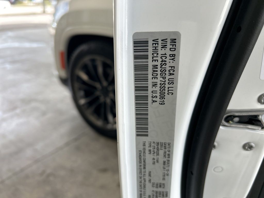 Used 2025 White Jeep Series III image 68