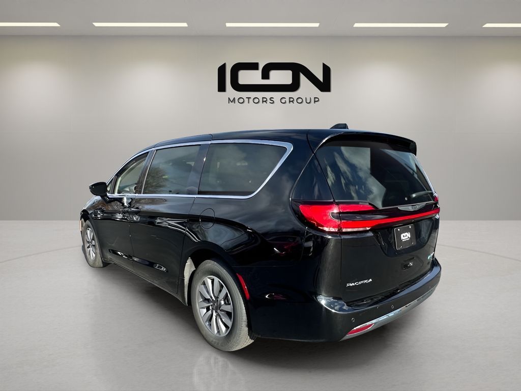 Used 2024 Chrysler Pacifica Hybrid Van