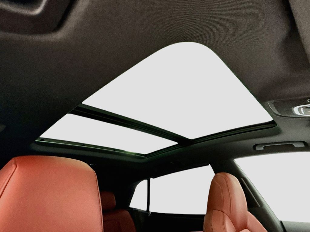 Thumbnail: 2025 Audi SQ8 - 17