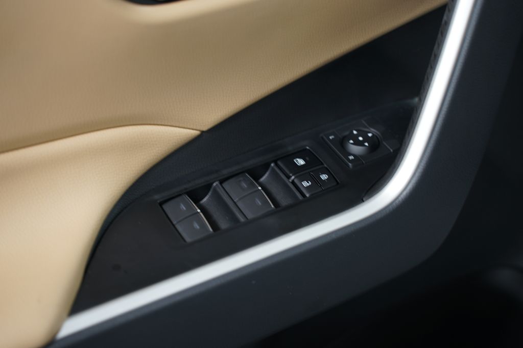 2025 Toyota RAV4 XLE Premium 31