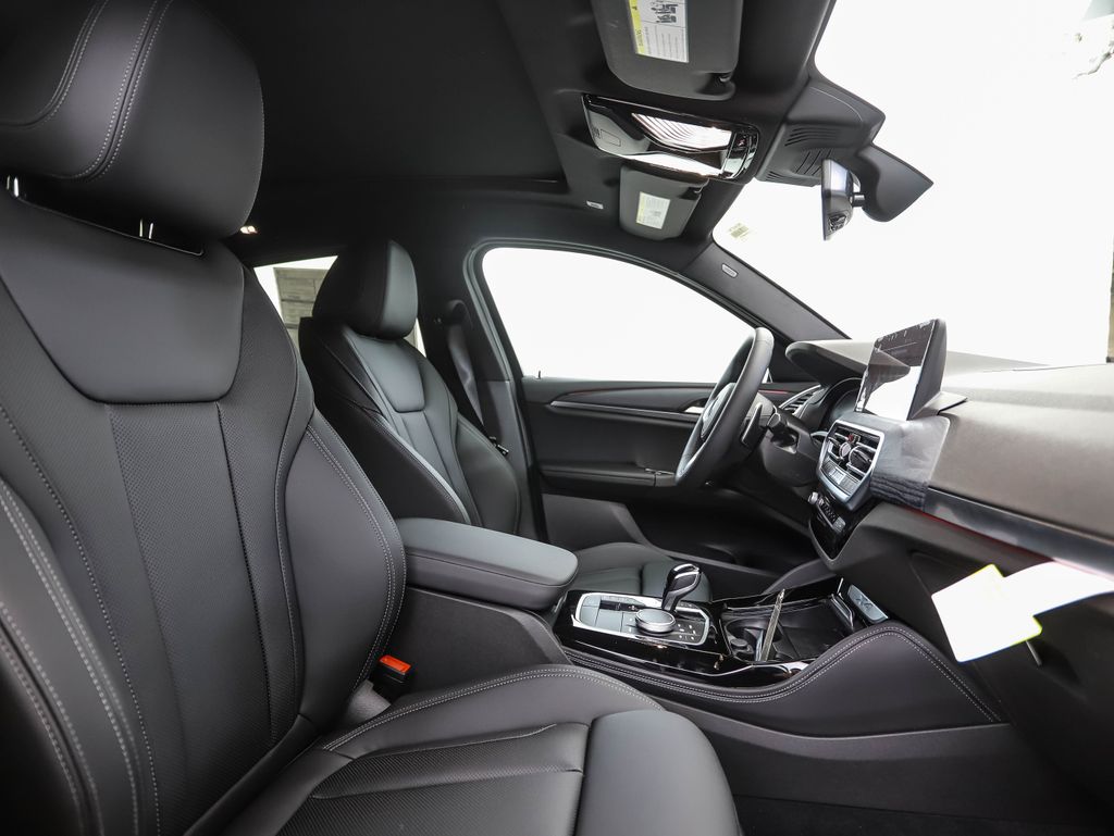 Thumbnail: 2025 BMW X4 - 29
