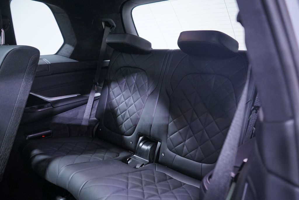 Thumbnail: 2025 BMW X7 - 10