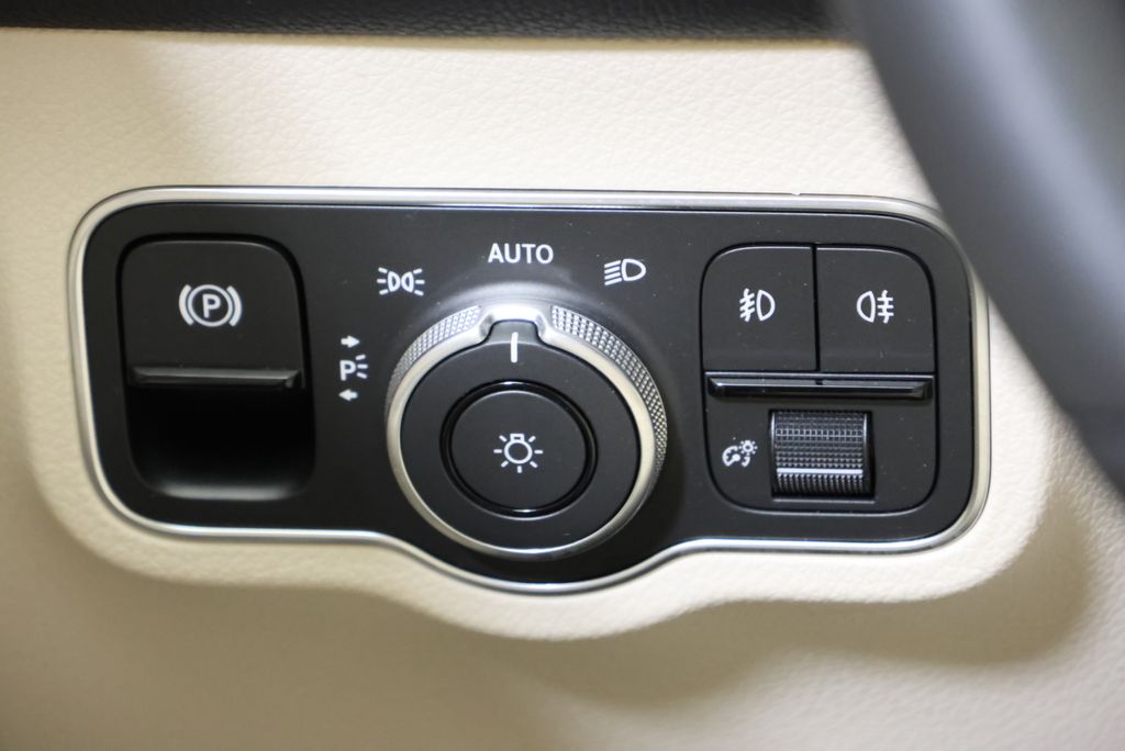 Thumbnail: 2026 Mercedes-Benz GLB - 19