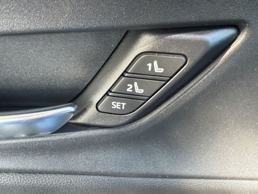 Thumbnail: 2023 Toyota Prius Prime - 28